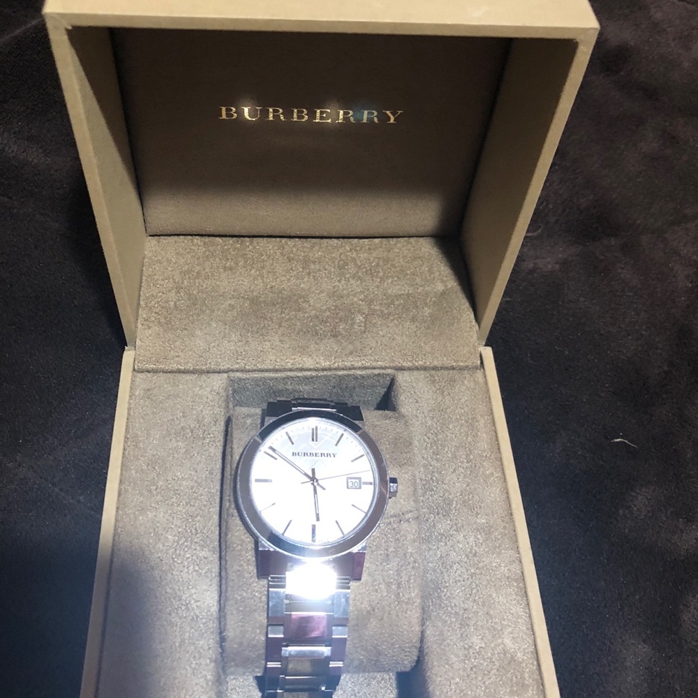 Authentic Burberry watcher! - Picture 2 of 8
